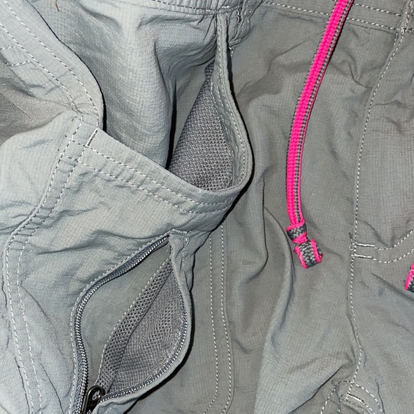 NWOT. The North face shorts. Size 8 - Picture 3 of 5